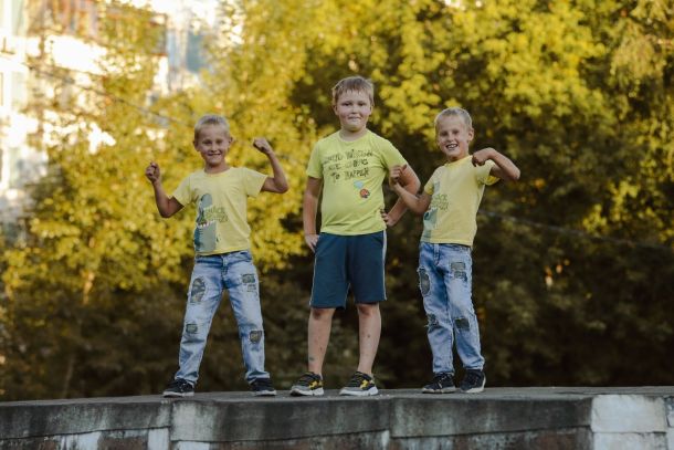 Three Children on Wall - Believe to Achieve